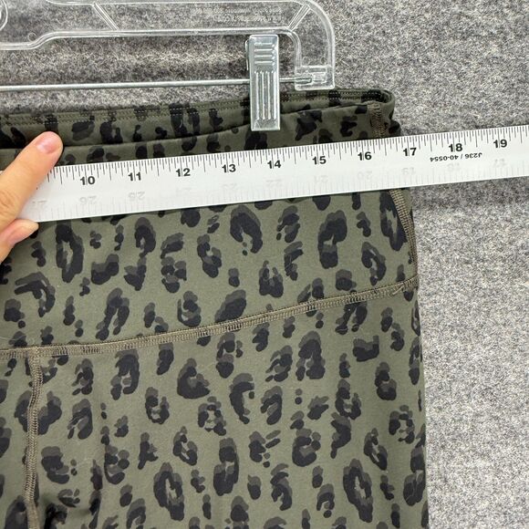 Old Navy Activewear Leggings Women M Medium Gray Animal Print Capri Pull On - Picture 3 of 7